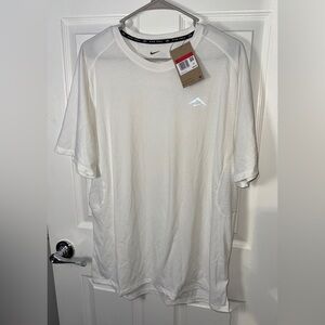 NWT Nike Men’s Dri-Fit Solar Chase Short-Sleeve Shirt color White - size L